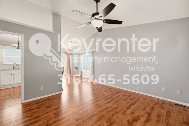 1823 N Country Walk Ln