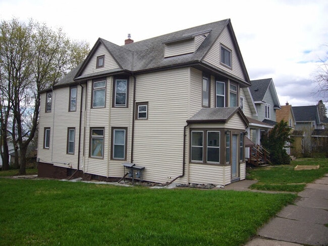 Building Photo - 920 E 9th St Unit 2 Rental