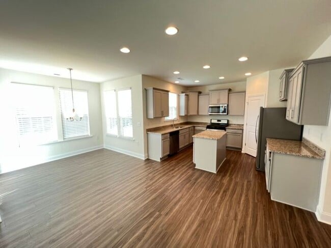 Photo - Beautiful New Construction Home w/ Ground ...