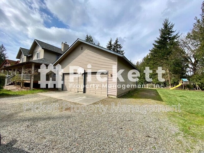 2140 NE Edwin Ct