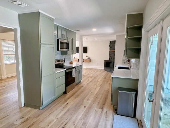 Photo - 215 Buck Dr NE