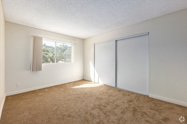 1 habitación, 1 baño - 600 pies cuadrados - Dormitorio - 6810 Foothill Blvd