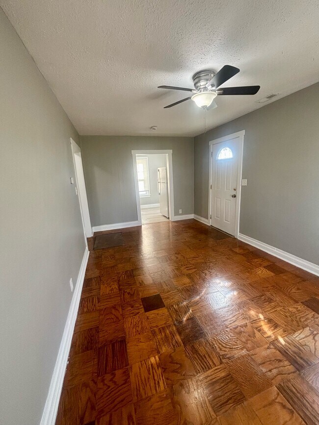 Photo - 615 Dresden Ave