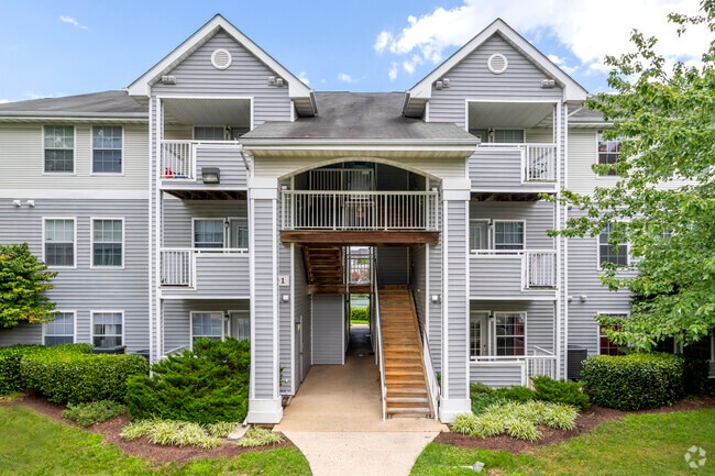 Dulles Center Apartments - Dulles Center Apartments - Tax Credit