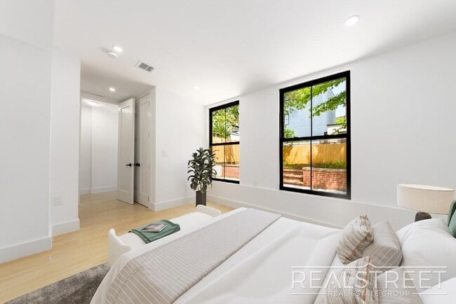 Photo - Brand New 4 bed 4 Bath Duplex with Garden in Williamsburg Unit 1
