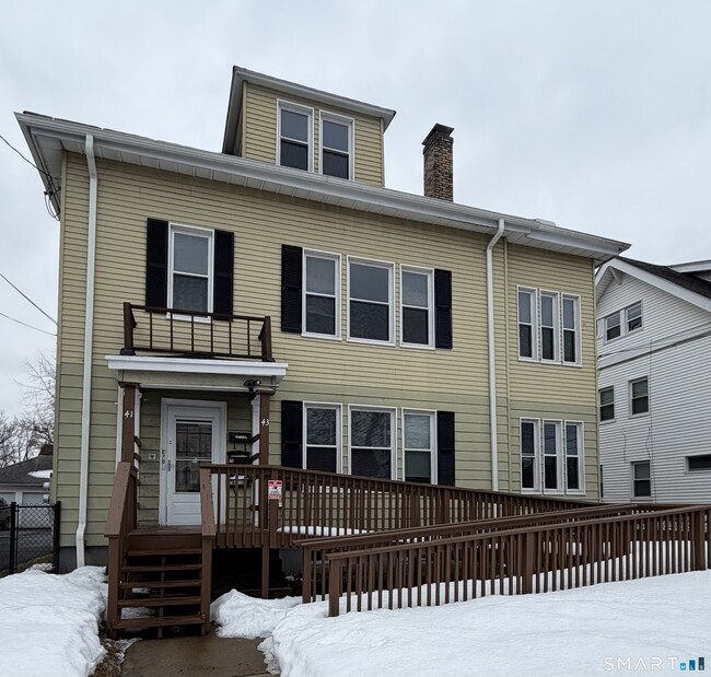 Building Photo - 41-43-43 Hebron St