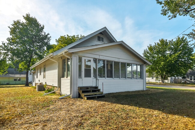 Photo - 855 Wood Ave