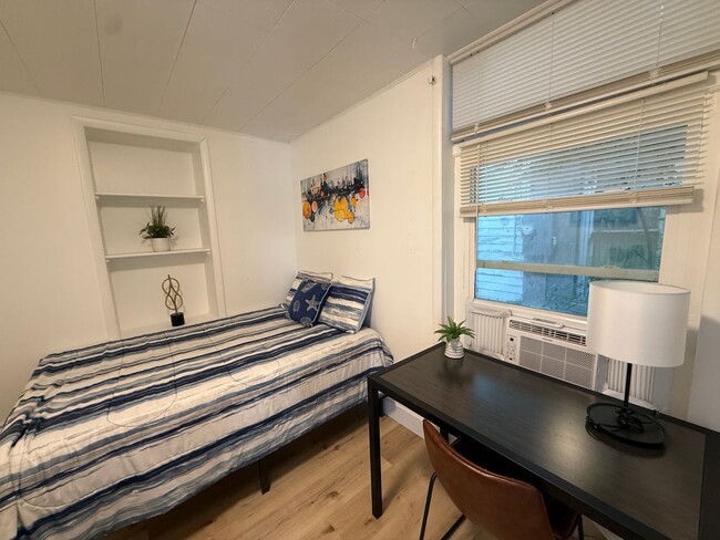 Building Photo - Affordable Private Guy Room in Avenues/University Area - Main Floor Unit 759 - 1B