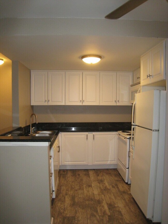Mission Valley 1bdrm condo on ground level... House Rental in San