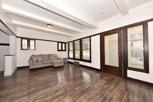 3238 W Juneau Ave