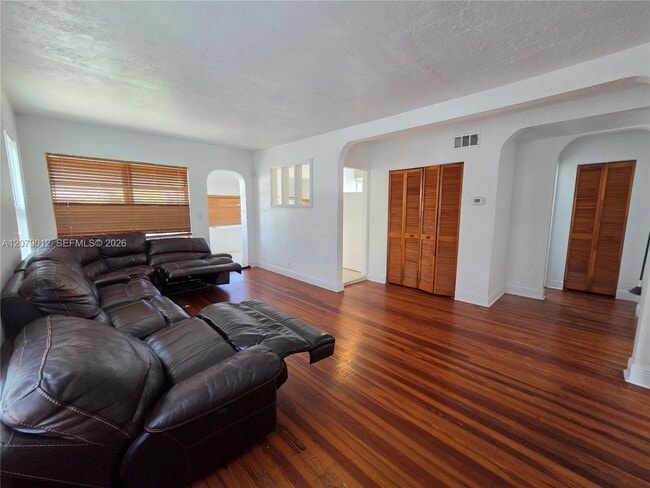 Photo - 708 NE 4th St