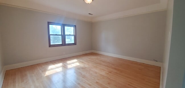 Living Room - 6516 W Bluemound Rd Unit Upper