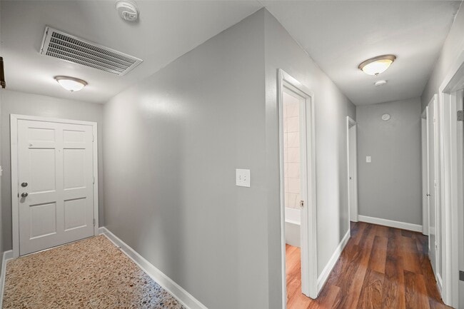 Photo - 209 Moss Hill Ln