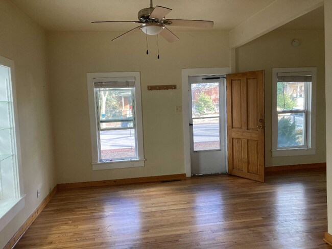 Photo - 831 Elati St