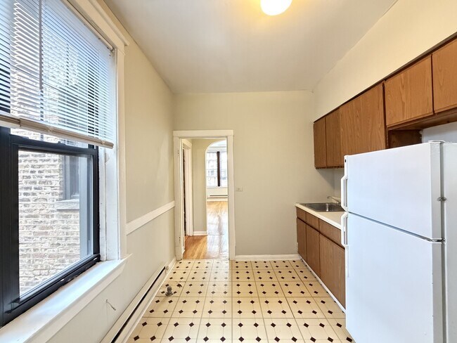 Photo - 718 W Barry Ave Unit J02W