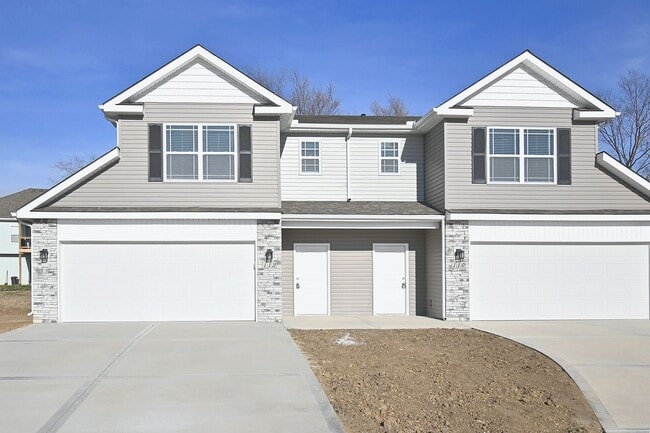 Photo - 3 Bedroom 2.5 bath 2 Car Garage Duplex