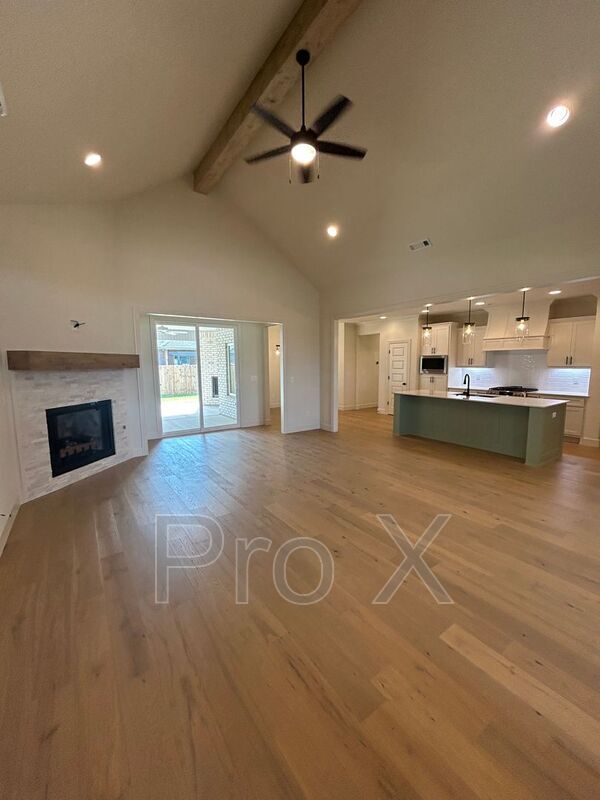 Photo - 2004 Charles St