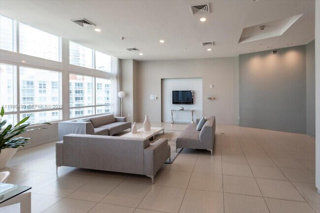 Photo - 1900 N Bayshore Dr Unit 10