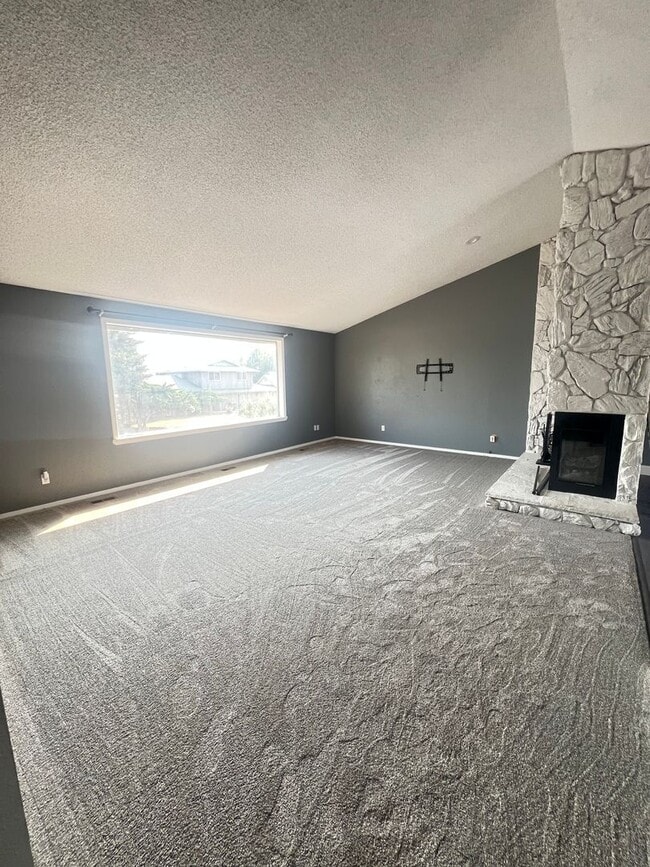 Photo - Beautiful 4 Bedroom Home!