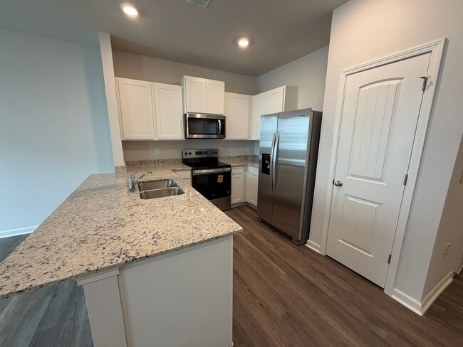 Photo - 3 Bedrooms, 2.5 Bathrooms - Townhome in Armuchee!