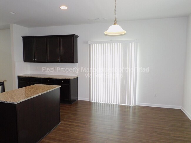 Photo - 390 Spaulding St