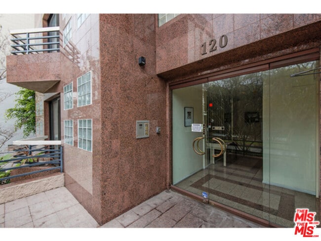 Building Photo - 120 S Crescent Dr Unit 305