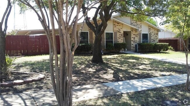 Building Photo - 1900 Apple Valley Rd Rental