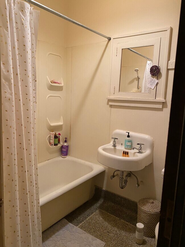 106 S Hancock St