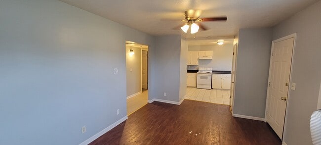 Photo - 905 W 24th St