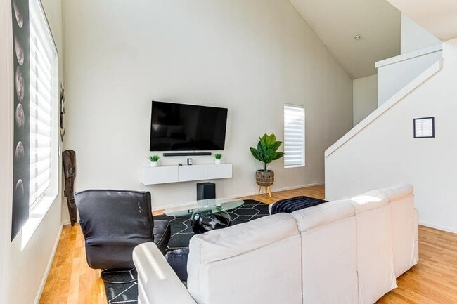 Photo - 5546 Lisbon St