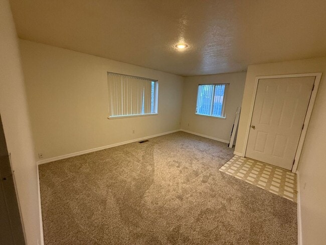 Photo - 180-190 NE 10th St