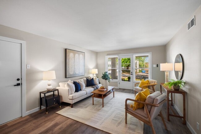 Photo - 621 Broadmoor Dr