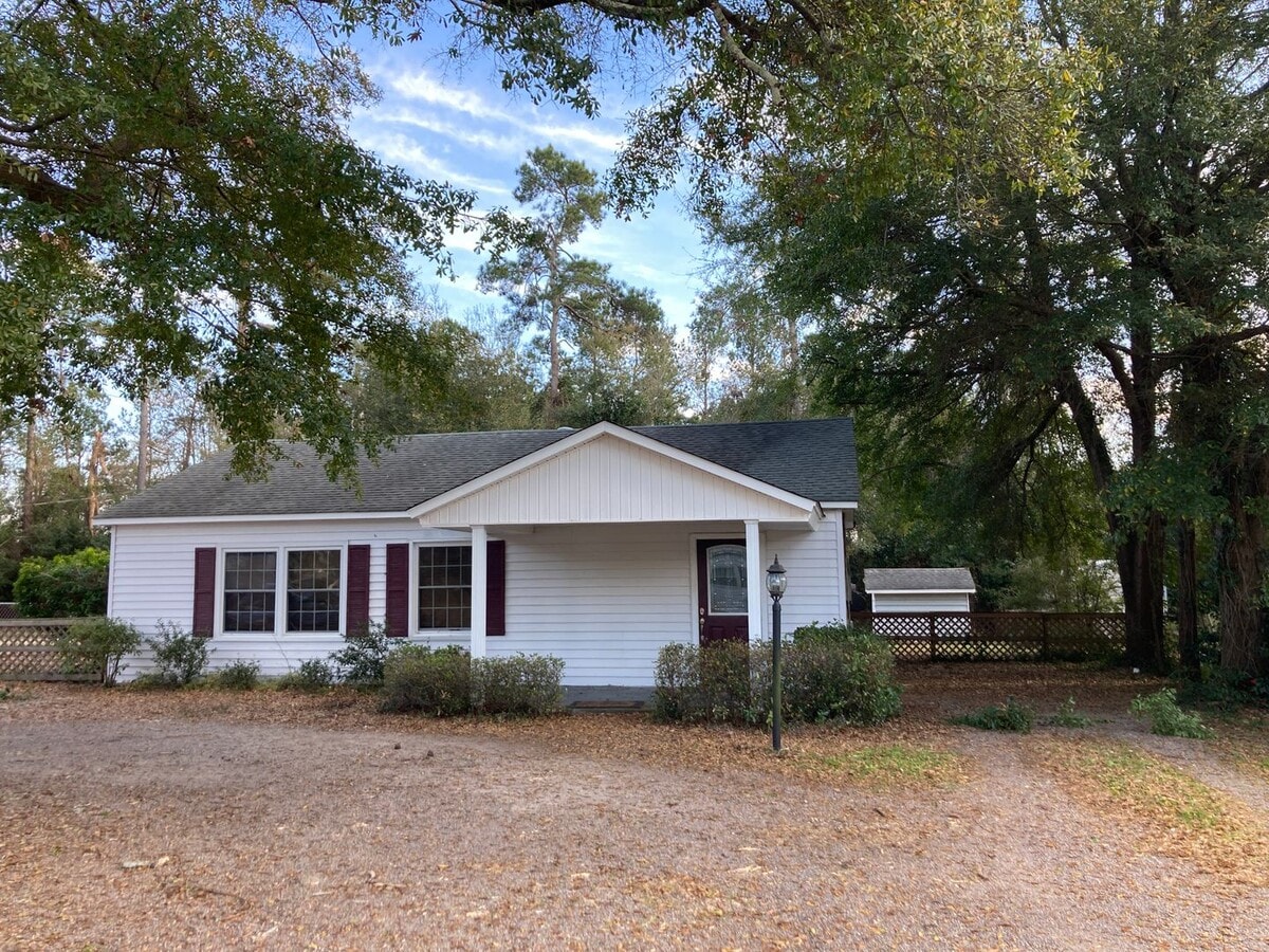 2 Bed, 1 Bath House - 2 Bed, 1 Bath House