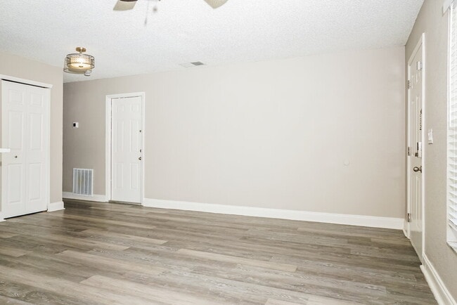 Photo - 1616 27th Ave E