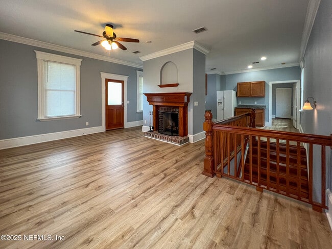 Photo - 136 E 6th St