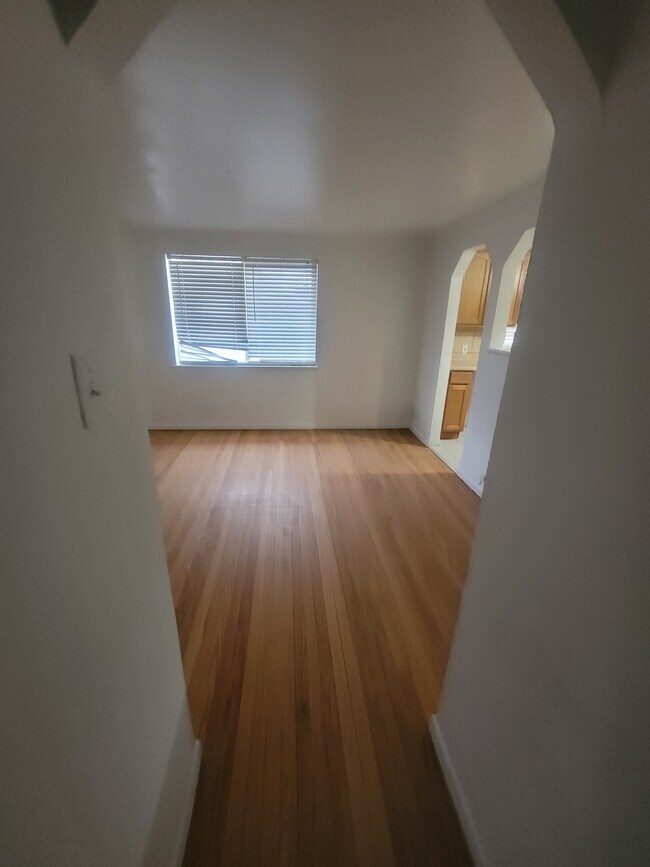 Photo - 1980 Yosemite St Unidad 1980