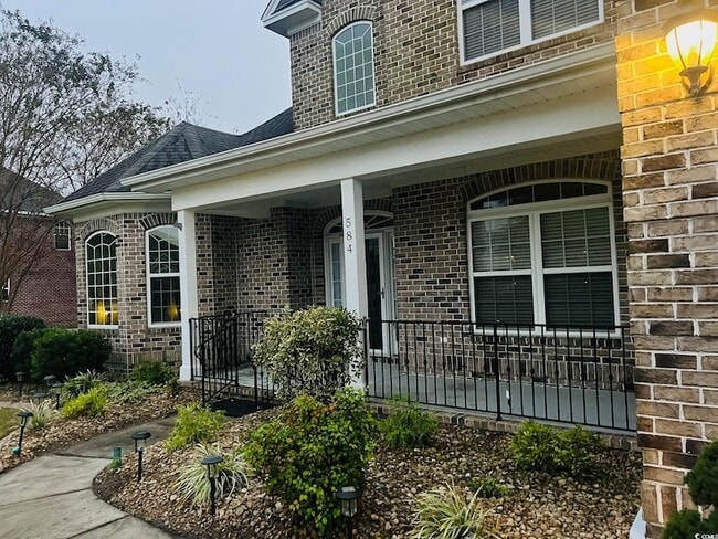 Photo - 584 Summerhill Dr