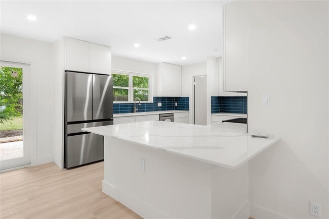 Photo - 1403 Creekview Dr