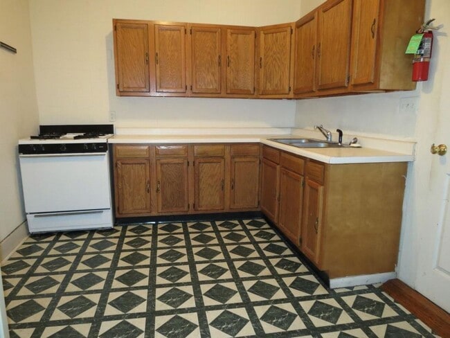 Photo - 606 W Elm St