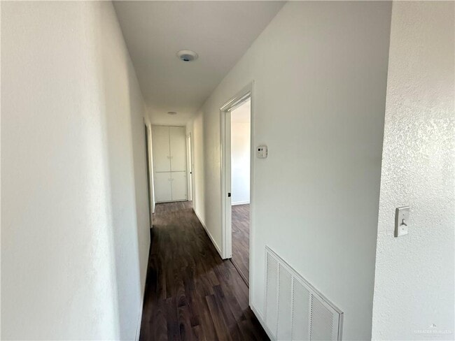 415 W Edinburg Ave