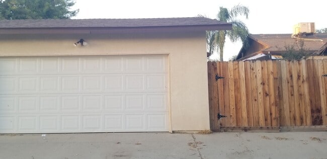Photo - 325 W China Grade Loop Unit B