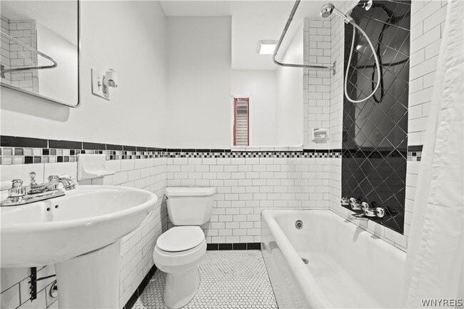 Photo - 411 Breckenridge St