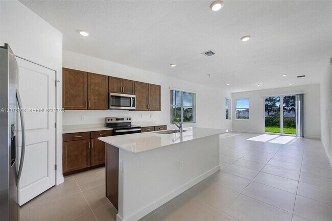 Photo - 113 NE 17th Ave