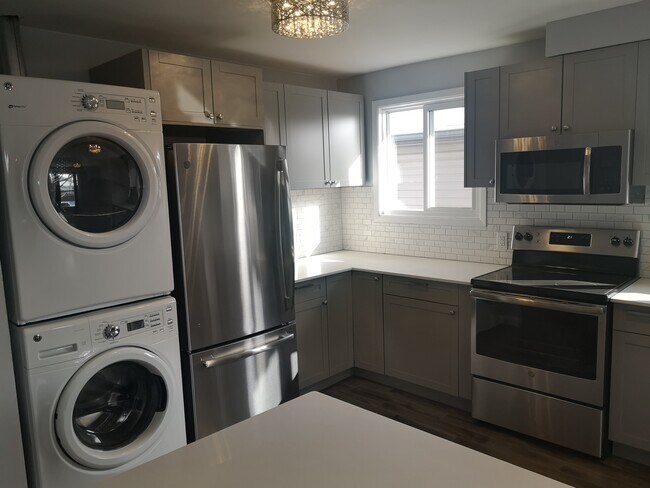 Photo - Spacious 3 Bed on Main Floor on East Mountain Unit 1