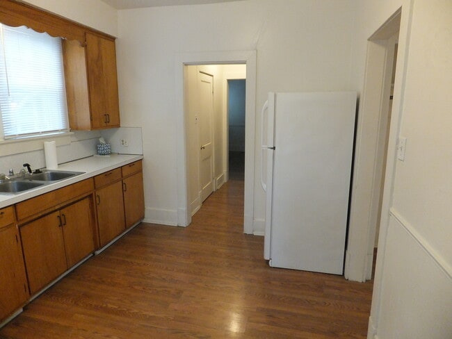 Kitchen - 1401 University Ave