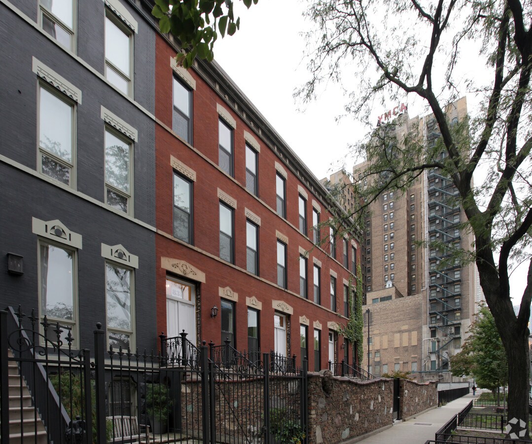 Photo - 827-831 N Dearborn St