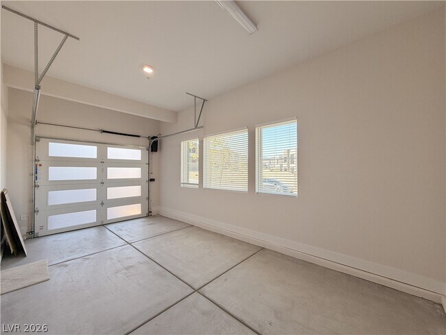 Building Photo - 10761 Canyon Bloom Dr