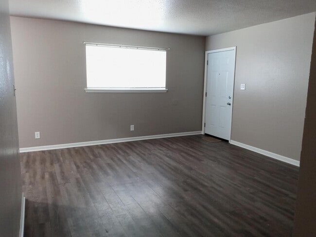 Sala de estar - 9909 E 12th St Unidad Apt C