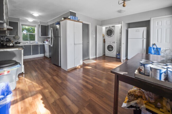 Photo - 39 Oxen Pond Rd Unit Main Room 4