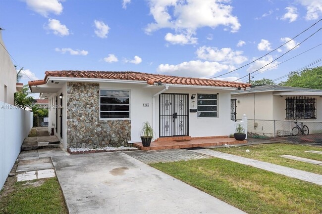 Building Photo - 5726 SW 20th St